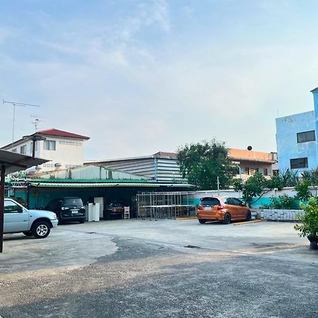 Pa Chalermchai Guesthouse Бангкок Экстерьер фото