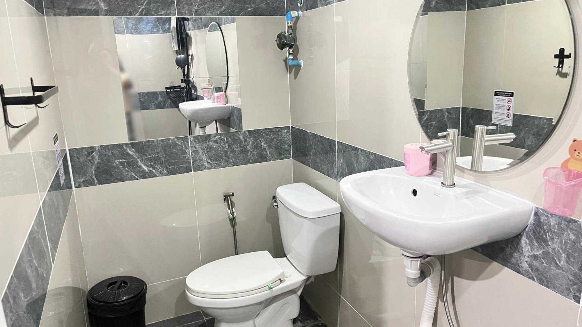 Pa Chalermchai Guesthouse Бангкок Экстерьер фото