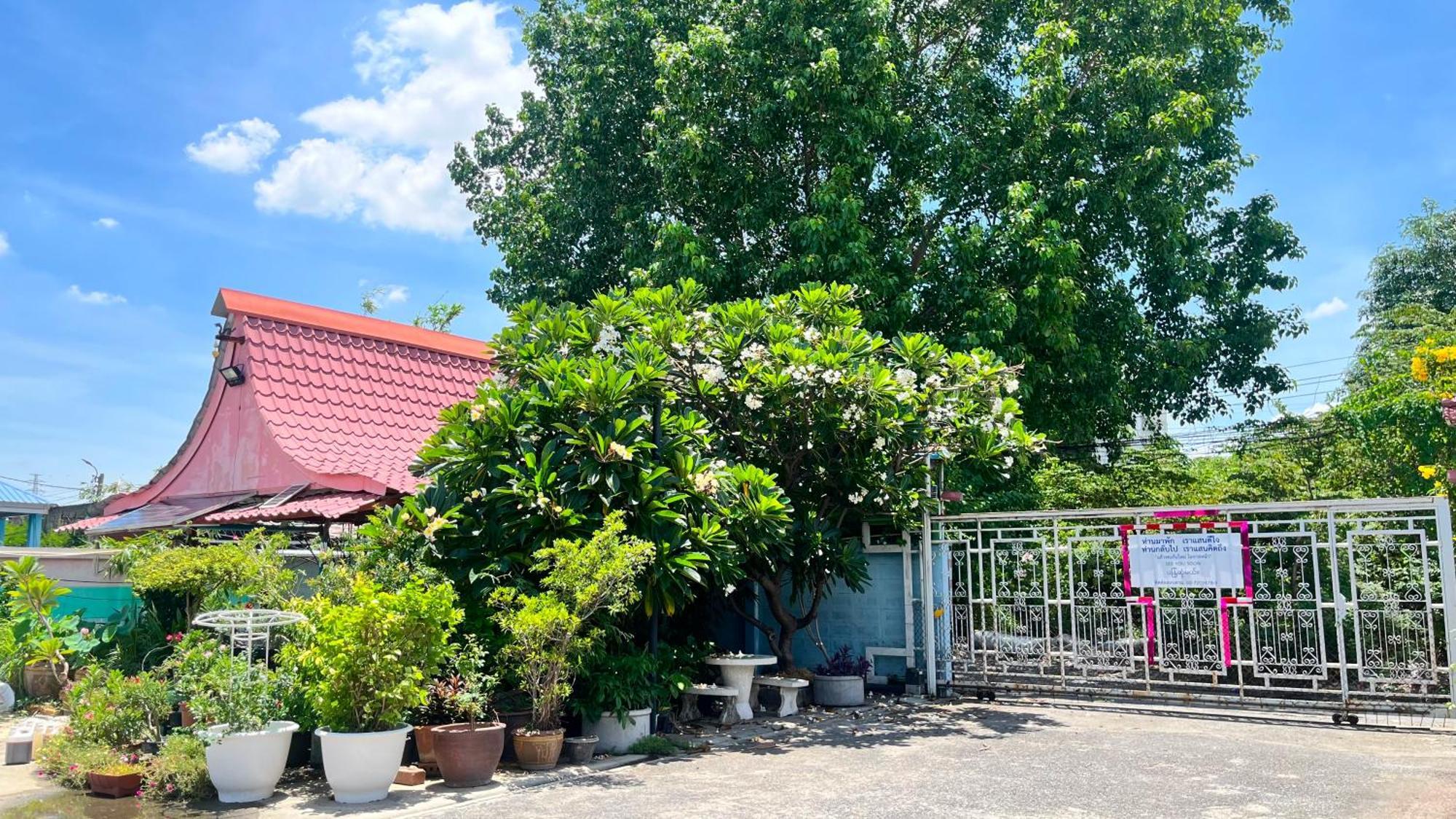 Pa Chalermchai Guesthouse Бангкок Экстерьер фото