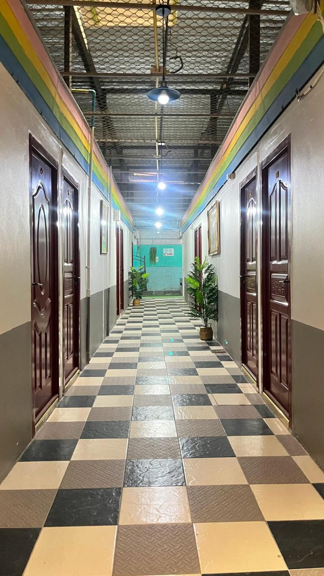Pa Chalermchai Guesthouse Бангкок Экстерьер фото